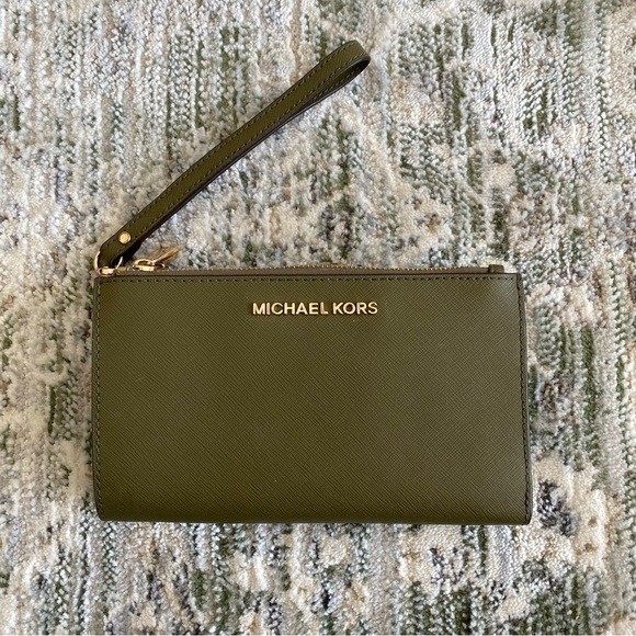 Michael Kors Jet Set double-zip wristlet wallet in duffle green Saffiano leather - Picture 1 of 12